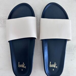 Beek Gallito Leather Slide Sandal
EGGSHELL/BLACK